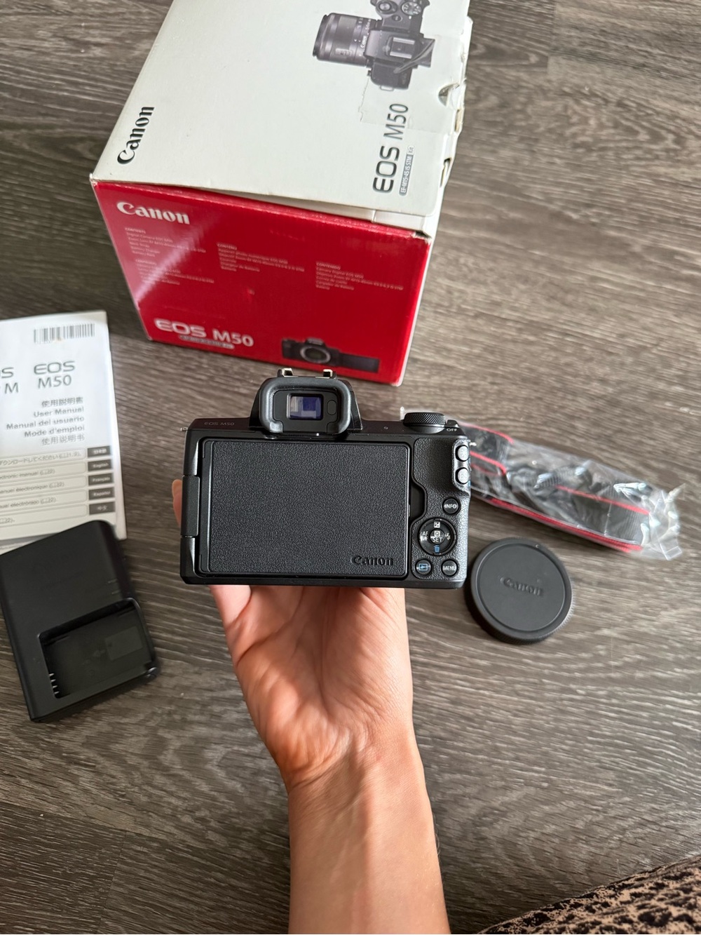 Canon EOS m50 Camera with Interchangeable Lens - Picture 5 of 16